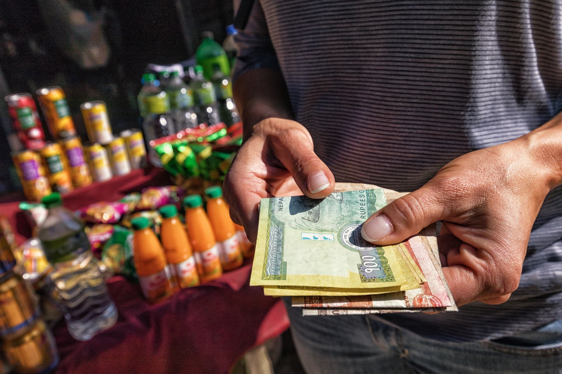 Nepalesisches Geld für die Reisekasse einer Nepal Rundreise