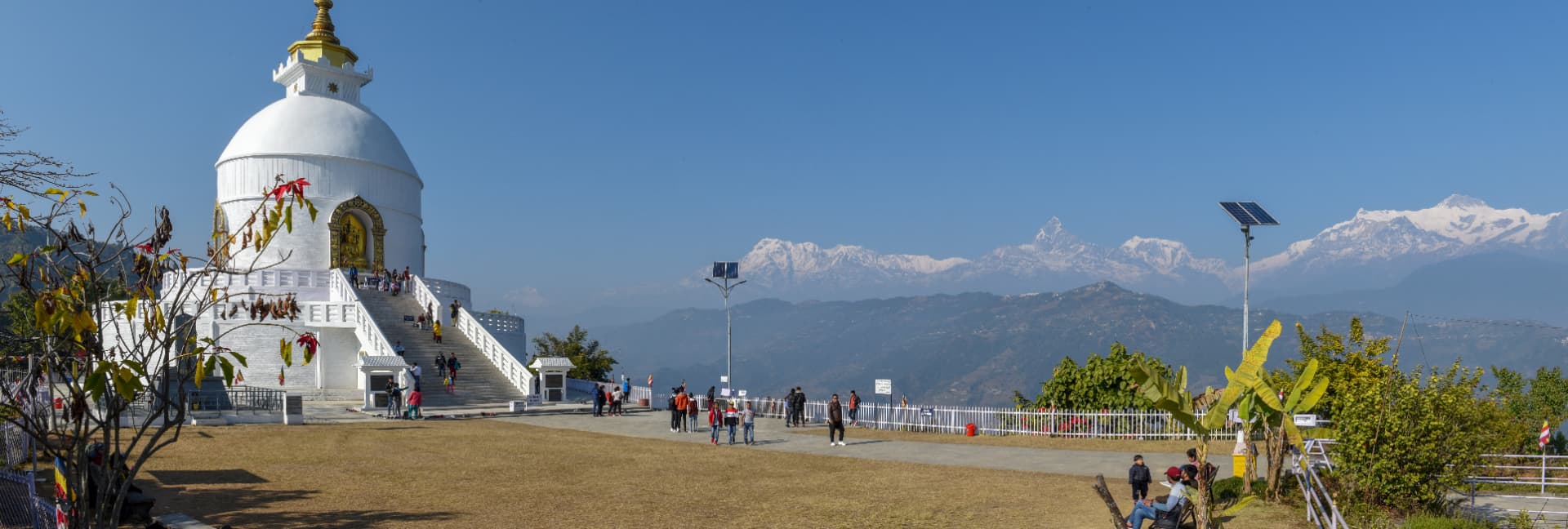 Phewa-See in Pokhara mit Blick auf das Annapurna-Massiv